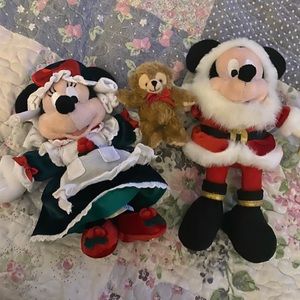 Mickey Mouse and Minnie Duffy Christmas Walt Disney World beanies 2003 with tags